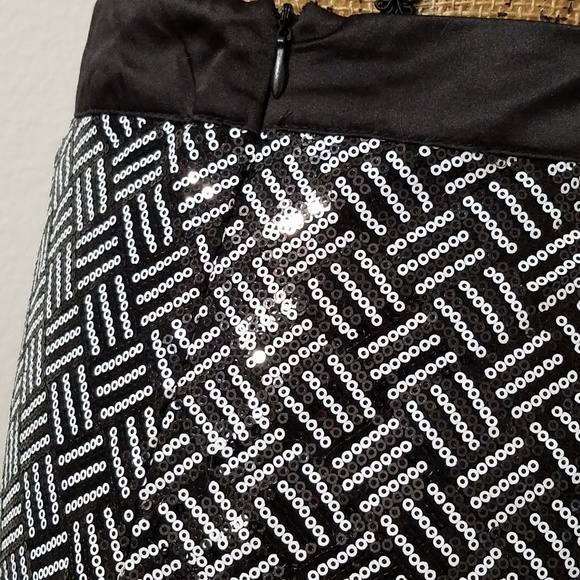 •Forever 21• black & white sequin skirt•Med. - Picture 2 of 16
